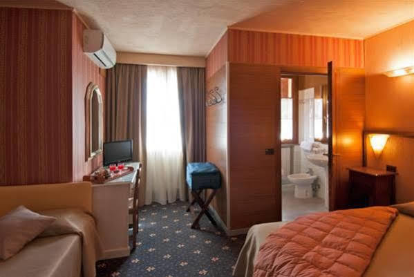Hotel Antica Badia Volterra Exterior foto